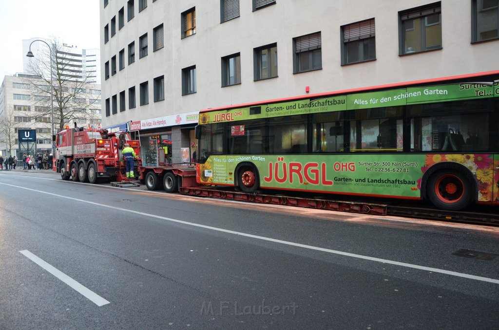 Stadtbus fing Feuer Koeln Muelheim Frankfurterstr Wiener Platz P242.JPG